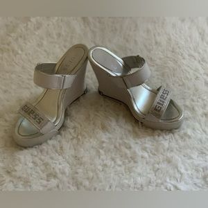 Guess 
Size: 6 
Color: White Synthetic 😍